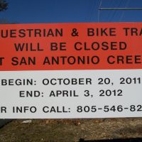 Bike trail closed sign, Каситас-Спрингс