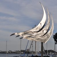 Sail sculpture at Park by the CYC on Glorietta Bay, Коронадо