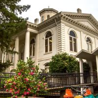 Viewing south-south-westerly at the Sutter Co. Courthouse-West. 446 2nd St., Yuba City, California, Марисвилл