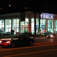 Tesla Dealership, Ньюпорт-Бич