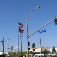 Flags at Garfield Ave, Парамоунт