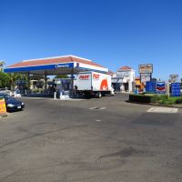 Chevron gas station on Folsom near Routier., Ранчо-Кордова