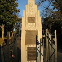 Redding Memorial Park: Elizabeth Litsch Etter Gate, Реддинг