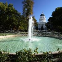 California State Capitol and Fountain, Сакраменто