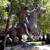 The Pony Express sculpture in Old Sacramento, Сакраменто