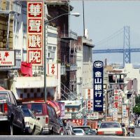 San Franciscos Chinatown, view to Oakland Bay Bridge, Сан-Франциско