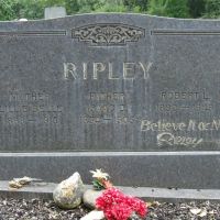Grave of Robert L Ripley - Believe It or Not - photo taken May 2009, Санта-Роза