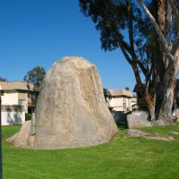 Unusual Boulder in the middle of SANTANA RANCH CONDOS, Санти
