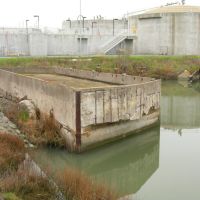 BEL AIR SHIPYARD. FLOATING CONCRETE CASSION, USED TO CLOSE OFF THE ENTRANCE TO EACH BASIN., Саут-Сан-Франциско