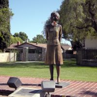 Statue of Pat Nixon (Pat Nixon Park), Серритос