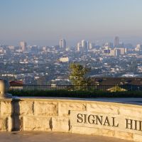 Long Beach city center seen atop of Signal Hill, Сигнал-Хилл