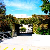Entrance to the Verdugo Hills Hospital, Los Angeles, CA, Флинтридж