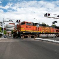 A BNSF Freight Train rolls infront of of Community Medical Center, 4/2011, Фресно