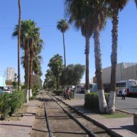 Mexicali vía de ferrocarril sobre avenida Adolfo López Mateos, Хебер