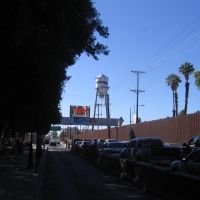 "America Dream" Waiting for entering USA, border Mexicali- Calexico (left Mexico, right USA border fence), Хебер