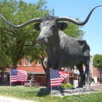 El Capitan, life-size or larger long-horn sculpture, Dodge City, KS, Додж-Сити