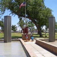 Liberty Garden, 110 in twin tower fountain with steel from NYC Trade Center, Dodge City, KS, Додж-Сити