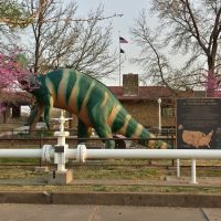 Sinclair-Arco Pipeline Memorial with Dinosaur from the New York Worlds Fair, Индепенденс