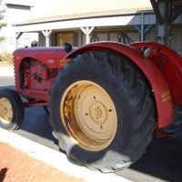 Massey Harris tractor, Olathe,KS, Овербрук