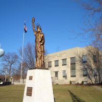 Statue of Liberty reproduction, Washington County Courthouse, Washington, KS, Палмер