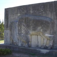 buffalo relief sculpture, limestone by Ruth Kirtland, Sunset Zoo, Manhattan, KS, Палмер