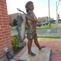 boy with big fish, Bank of Tescott parking lot, Salina, KS, Салина