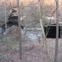 Caves Off Taylor Avenue Entering Frankfort, Франкфорт