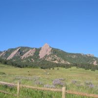 The Flatirons from the edge of Chautauqua Park, Боулдер