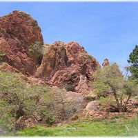 Red rocks, green trees, blue sky, Боулдер