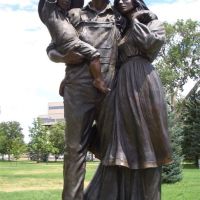 The Promis of the Prairie, larger than life bronze pioneer family, Greeley, CO, Грили