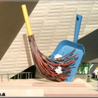 Broom and Dustpan, Денвер
