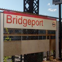 Metro North Commuter Railroad - Amtrak Station Platform and Sign at Bridgeport, CT, Бриджпорт