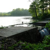 Dam at N end of Highland Pond - May 14 2010, Вестпорт