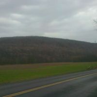 Talcott Mountain and Heublein Tower from North End of Nod Road, Simsbury, CT April 24 2011, Фармингтон