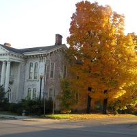 October Antebellum Mansion, Louisiana MO, Видалиа