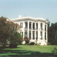 1858 Nottoway Plantation, built of virgin Cypress, overlooks the Mississippi River (8-10-2000), Карвилл