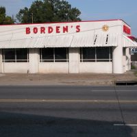 Bordens Ice Cream Parlor (A Lafayette Landmark for Years), Corner of Johnston & Jefferson Streets, Lafayette, Louisiana, Лафайетт