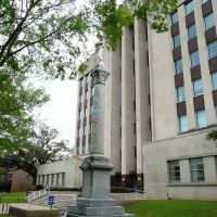 Rapides Parish Courthouse and Confederate Monument, Пайнвилл