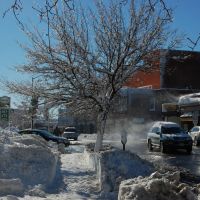 Sunny day after two days of snow on Cabot Street, Беверли