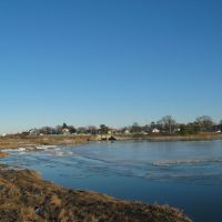 Icy waters of Blacks Creek, Куинси