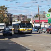 T Bus 230 Emerges from Intersection of Water & Franklin (Quincy MA), Куинси