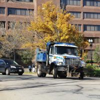 DPW Truck Heads South on the Parkway (Quincy MA), Куинси