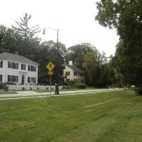 Colonial homes across from North Andover Common, Норт-Андовер