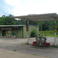 Abandoned Gas Station, Бассфилд