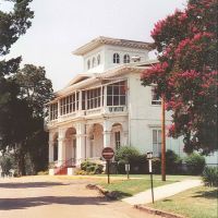 1860 Boddie planation house, now main building of Tougaloo College (7-18-2001), Виксбург