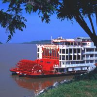 The "Mississippi Queen" near Natchez under the Hill, Натчес