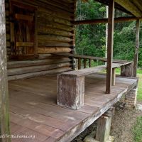 "Cooling Board" on the porch of the Gibeon Jefferson Sullivan Cabin at Wagerville, AL, Хармони