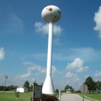 Tipton Cardinal water tower, east side, Tipton, MO, Веллстон