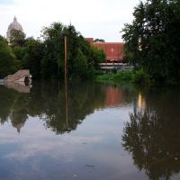 stairway to nowhere in flooded parking lot, Jefferson City, MO, Джефферсон-Сити