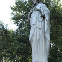 Sacred Heart of Jesus statue, St Peters cemetery, Jefferson City, MO, Джефферсон-Сити